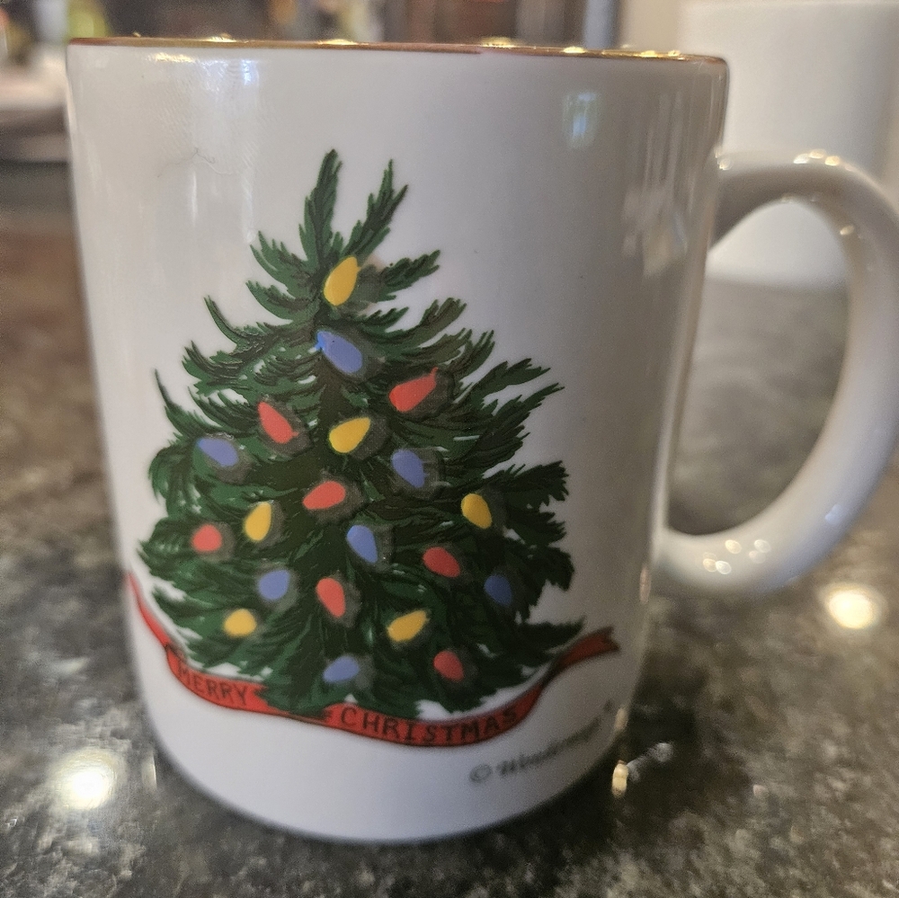 Set of 2 Christmas Tree Wondermugs: Changes color with hot beverages - Picture 4 of 6